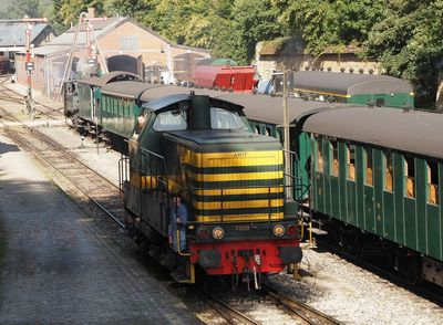 Steam and Diesel getting ready