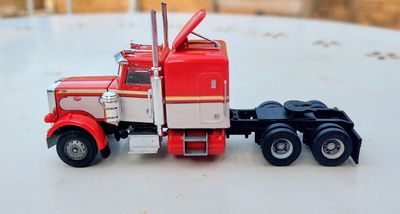 Brekina Peterbilt with Hexagon Wheels