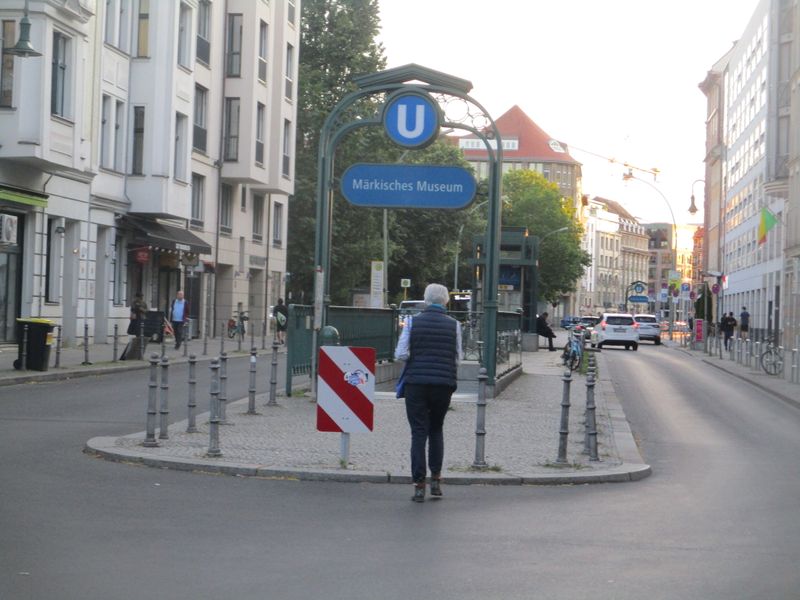 U-BAHNHOF MRKISCHES MUSEUM IMG_5462.JPG