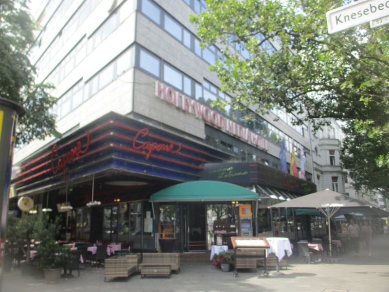 EINGANG INS AL CAPONE HOTEL IMG_5944.JPG