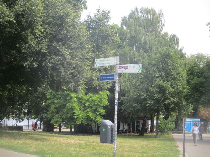 HIER GEHTS RBER ZUM TREPTOW-HAFEN 6048.JPG