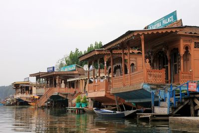 Houseboats, the floating hotels