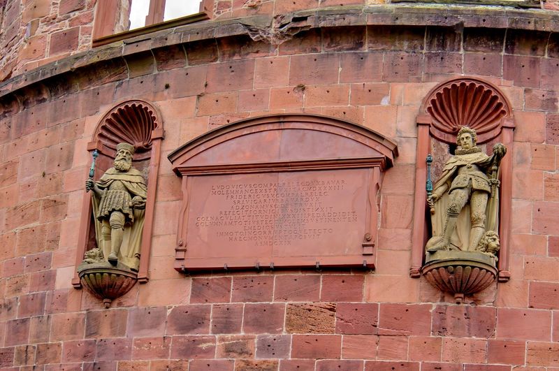 Statues 