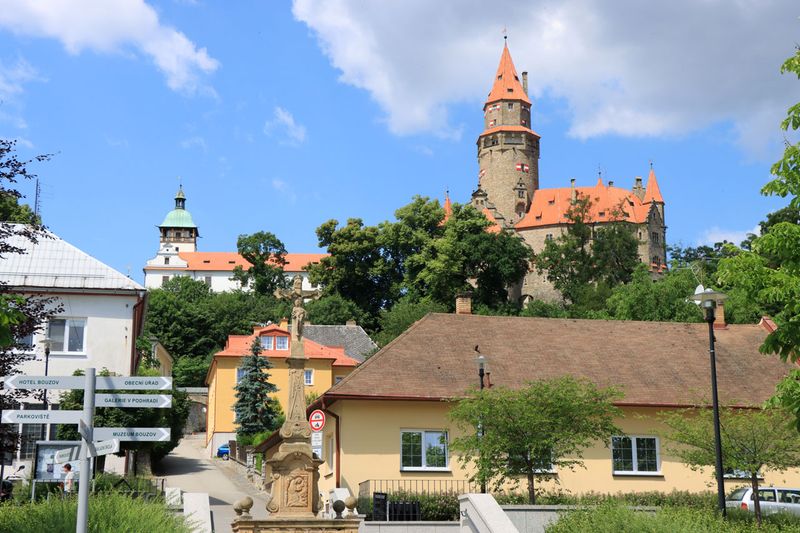 Bousov Castle