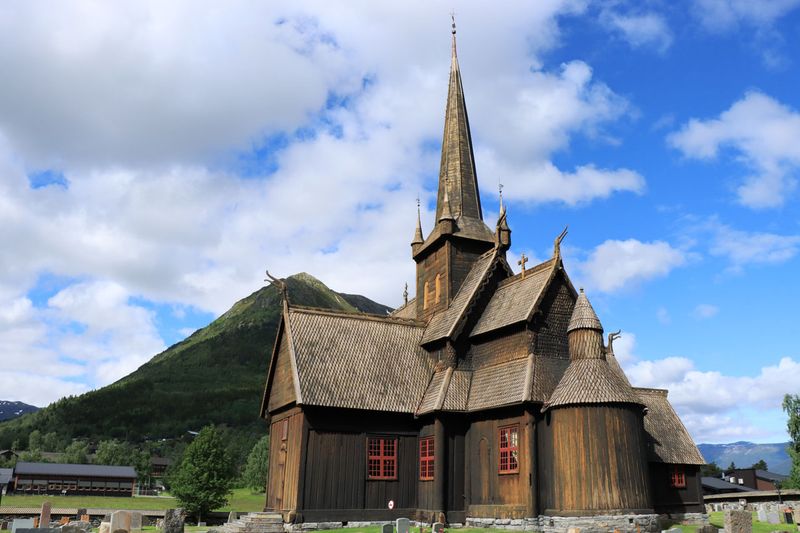Lom Stave Church