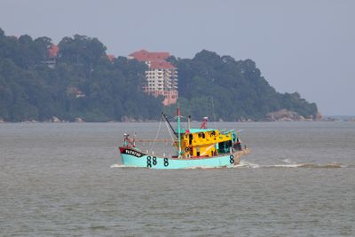 Passing the Kuantan-Tembeling Hotel