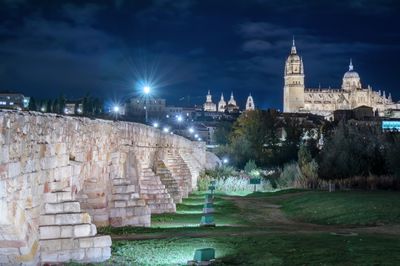 Salamanca. Puente romano y Catedral.