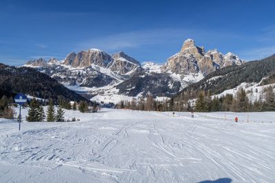 Corvara. Al fondo el Sassongher