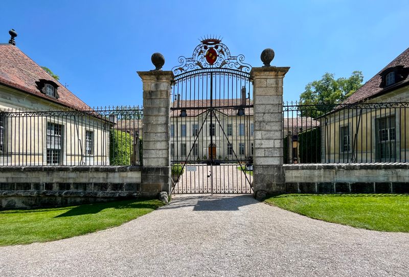 Le portail de la villa chteau