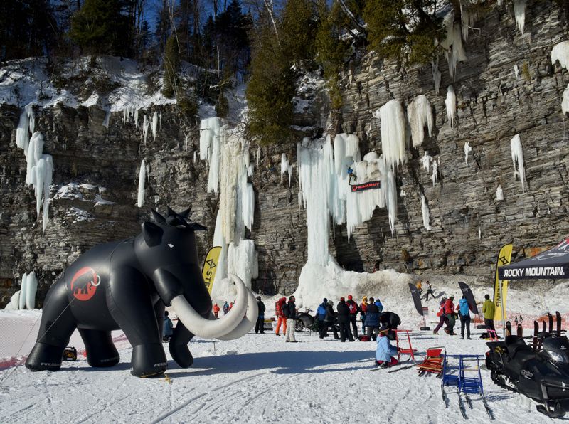 Scènes du festiglace 2025 de Pont-Rouge