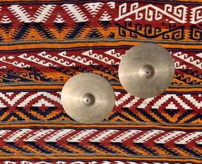 Tapis et cymbales  