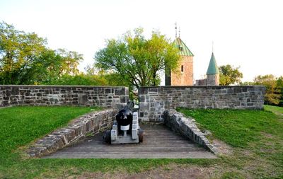 LES CANONS DE LA VIEILLE CAPITALE