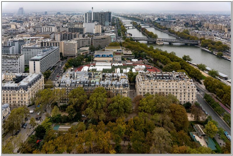 La tour Eiffe, vue des pont sur la Seine