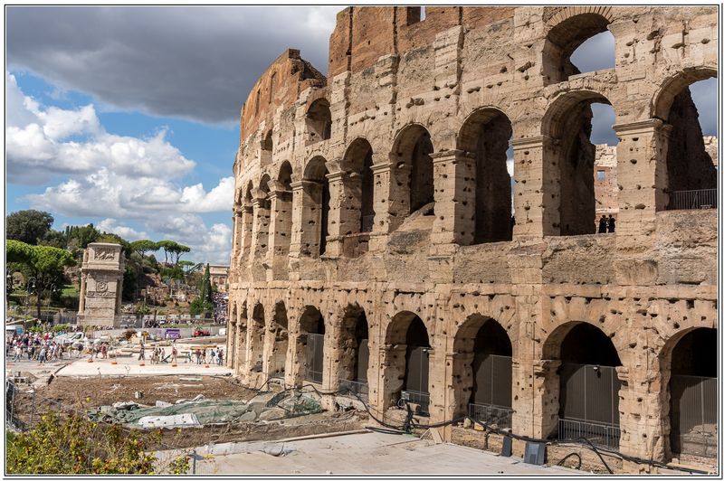 Le Colise / The Colosseum