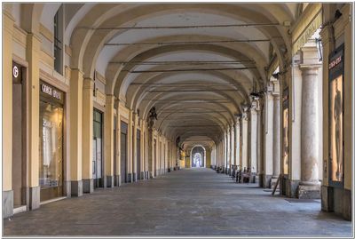 Passages couverts trs typiques de Turin  /  Very typical covered passages of Turin 02