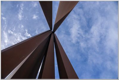 Monument 9 lines by Bernar Venet in Nice, France 2.jpg