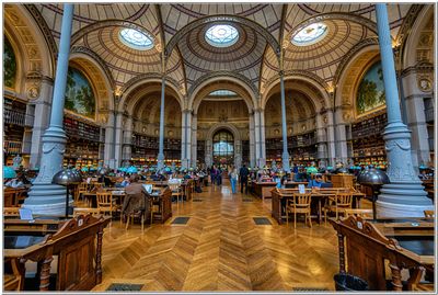 Muses et bibliothque / Museums & national library