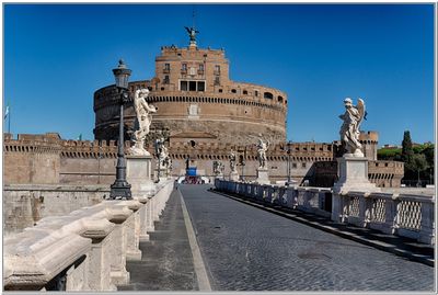 difices avoisinants /  Surrounding buildings