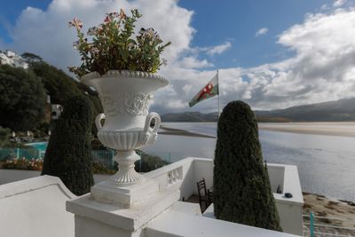 Urn & Estuary