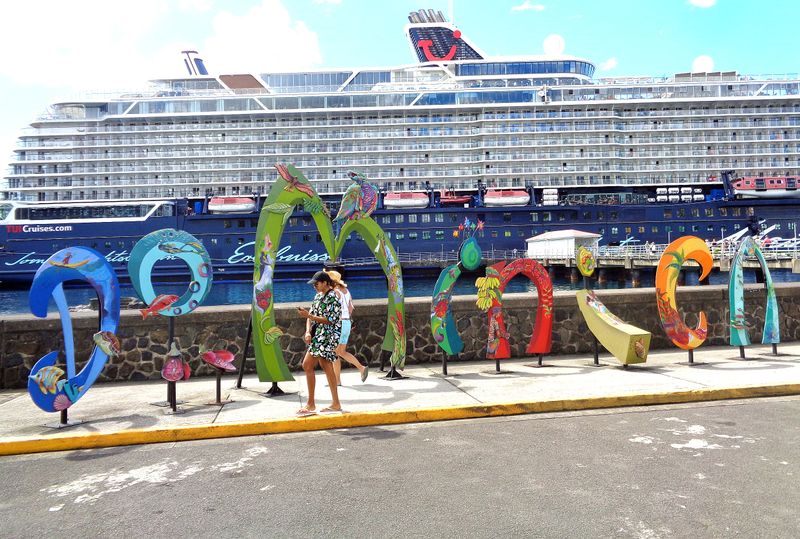 044 Cruise Ship Welcome.jpg