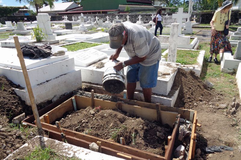 083 Preparing Another Grave.jpg