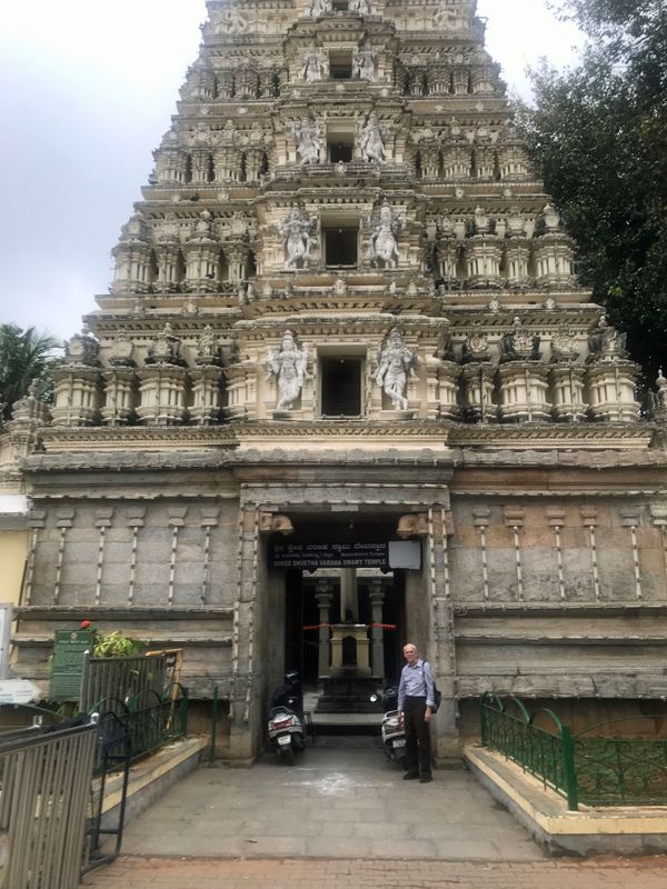 64 At the Entrance to Bangalore Palace.jpg
