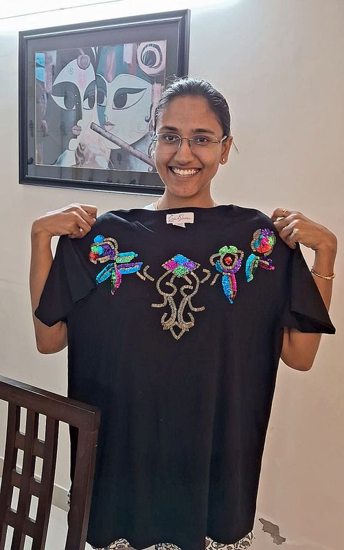 158 A Glitzy Tee-shirt for Kamala.jpg