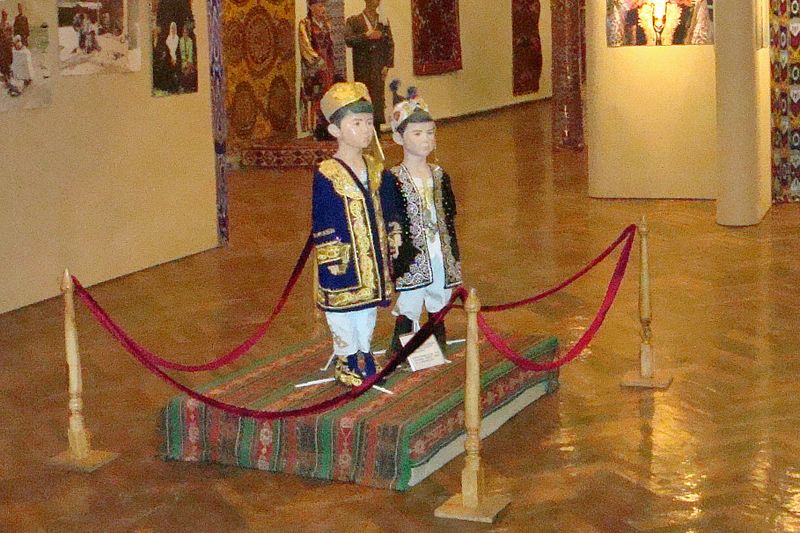 12 Children's traditional clothes sm 11 09 07 107.jpg