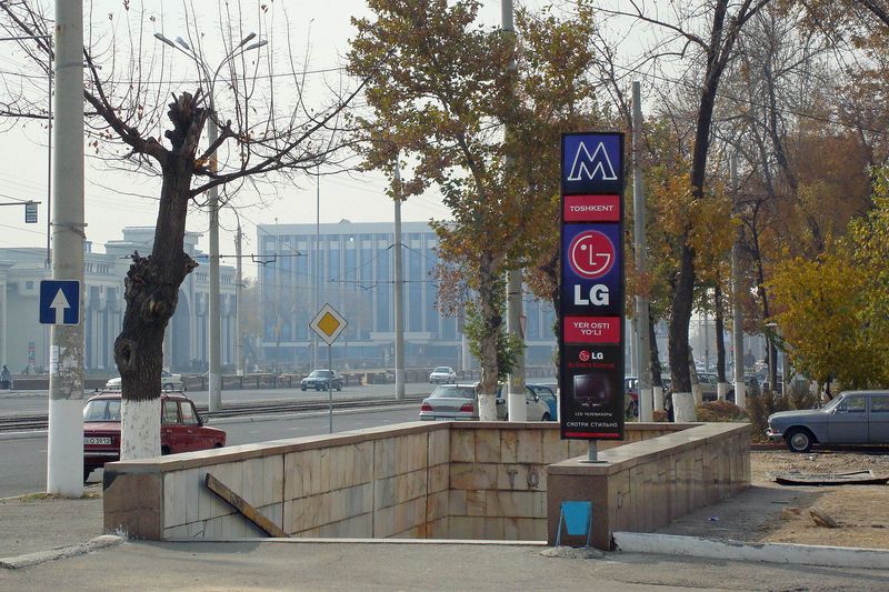 33 The anonymous metro stops sm11 05 07 144.jpg