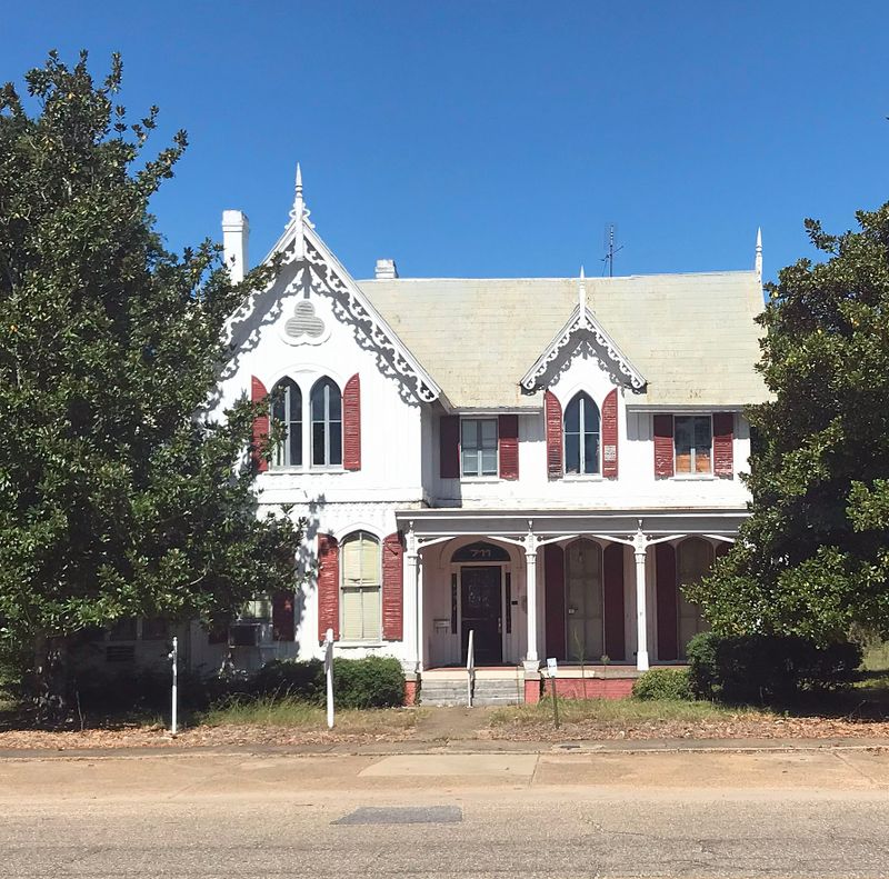 043 Victorian Homes.jpg