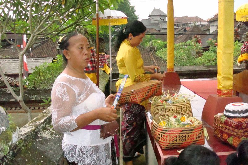 043 Preparing the Offering.jpg