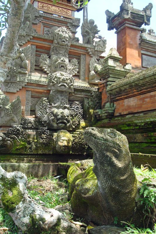 080 Lizard Stone Sculpture.jpg