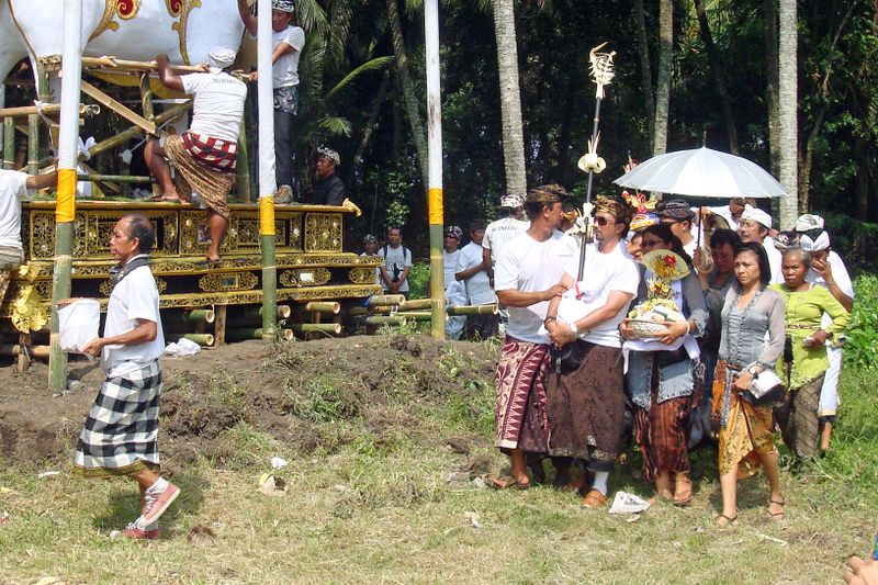 115 The Family Procession with the Birth Remains.jpg
