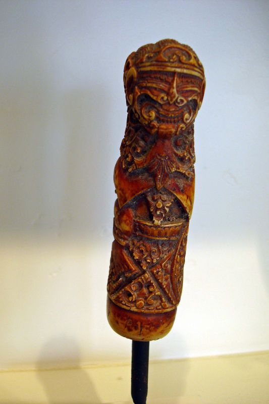 154 A Kriss Handle of Deer Bone.jpg