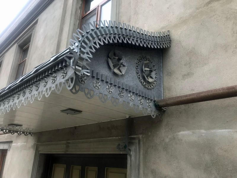 092 Metal Adornments on Cornices.jpg