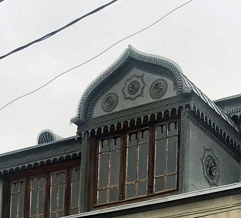093 An Example Further up the Facade.jpg