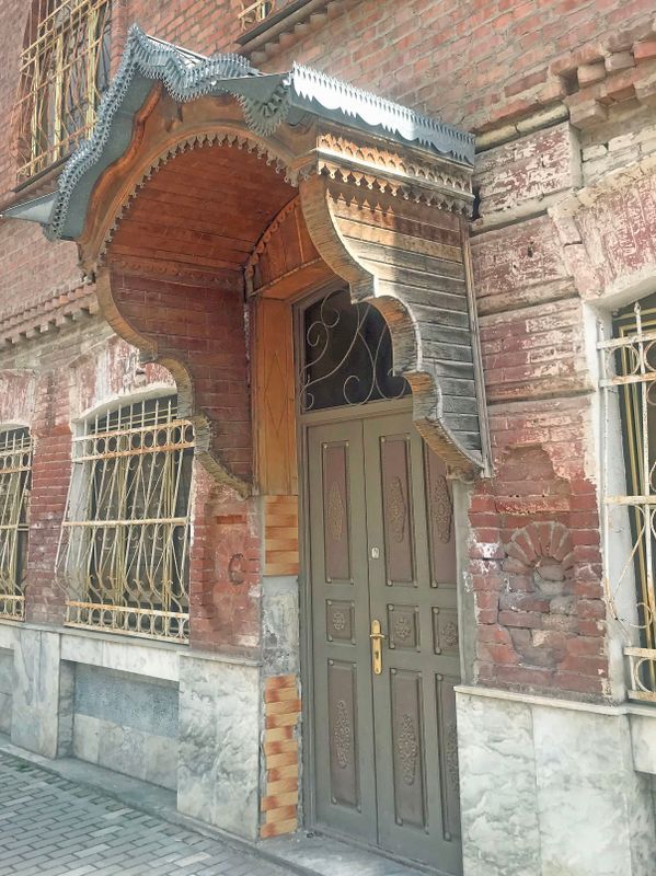 094 It Must be a Separate Metier for Those who Build these.jpg