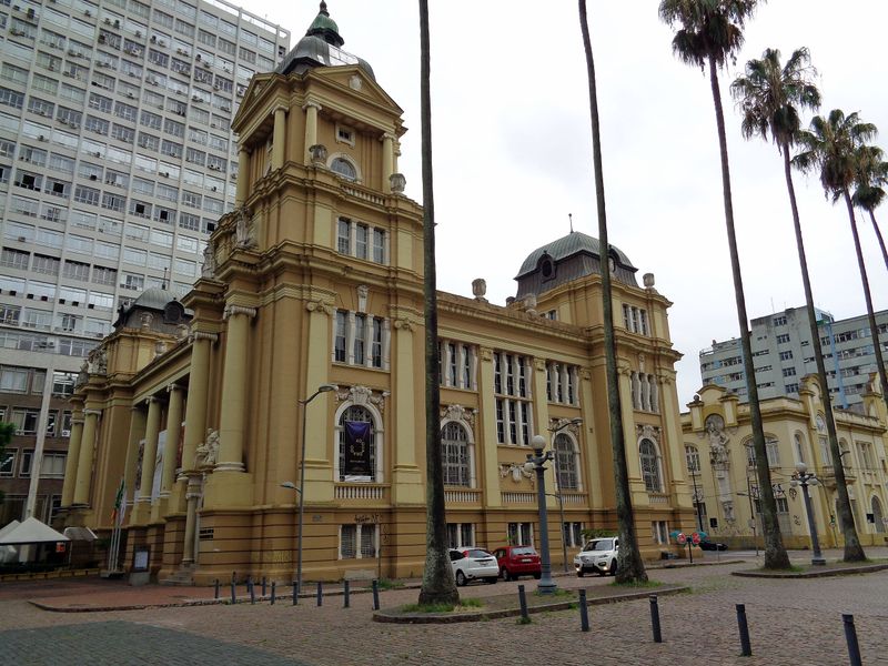 102 Lots of Neoclassical Buildings.jpg
