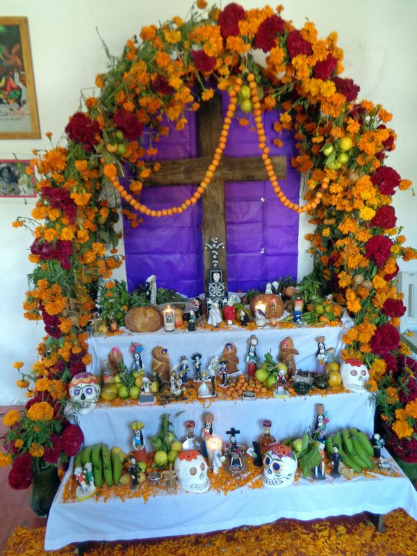 034 Ofrendas in Every House.jpg