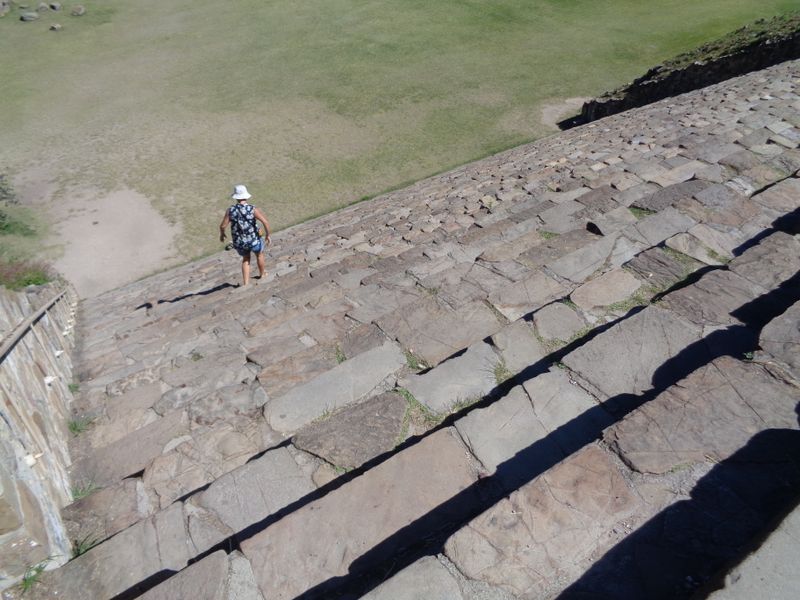 132 A bit dizzying going down.JPG