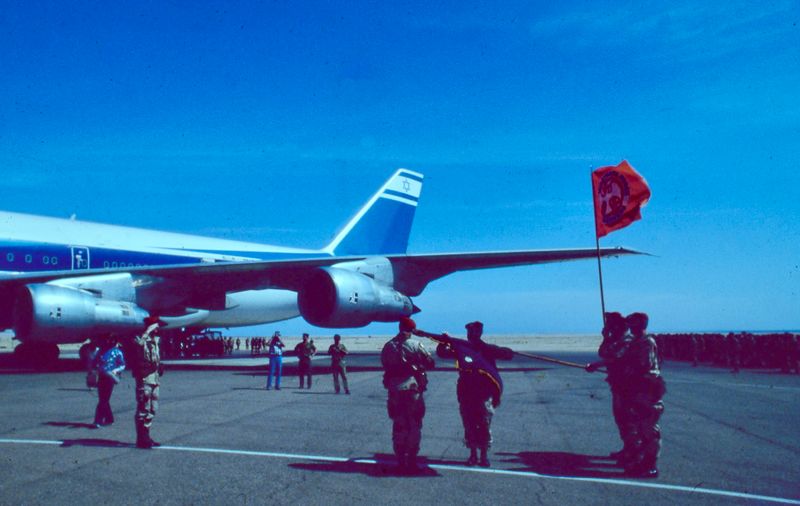 MFO troops arrive in Sharm 1982