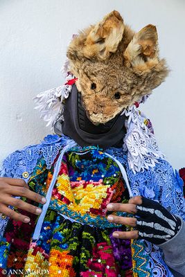 Ermitaño with skeleton glove
