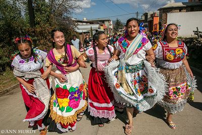 Women dancing in the streets in Corupo