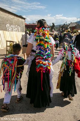 Walking to the Casa del Carguero