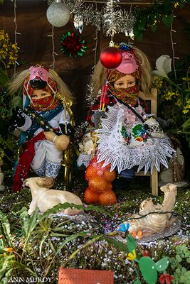Kurpite dancers with bag of oranges