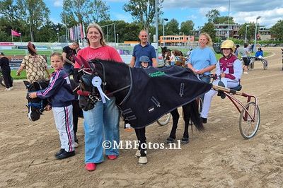 Minikoers 2. Nikki Obermeijer met Orlando2.jpg