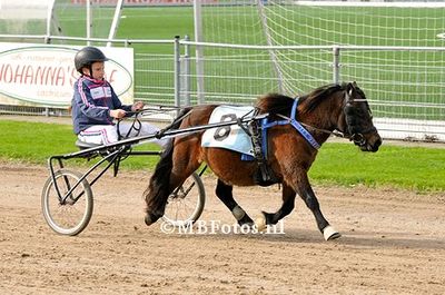 Minikoers 1. Lizz Obermeijer met Odessa1.jpg
