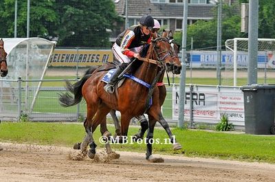 Koers 1. Mercedes Star1.jpg