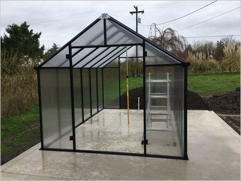 Greenhouse without doors