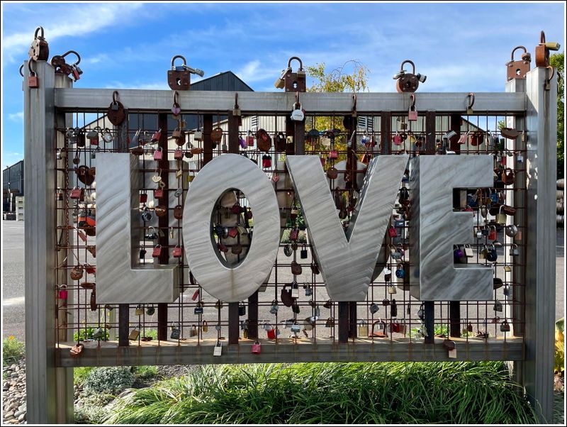 Love is in the aire!